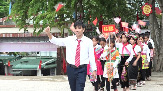 Nhà trường chào đón 60 em học sinh lớp 6 vừa mới nhập học
