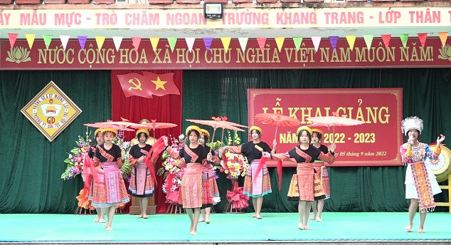 Các tiết mục văn nghệ do các em học sinh trình bày tại buổi lễ khai giảng năm học mới
