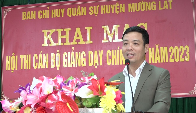 Đồng chí Mai Xuân Giang, Phó Chủ tịch UBND huyện phát biểu khai mạc Hội thi