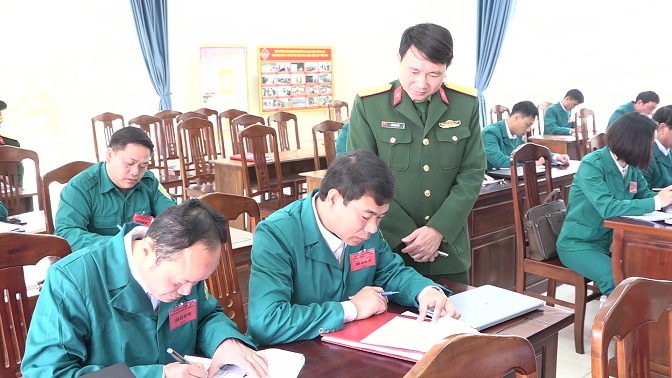 Các thí sinh thực hiện bài thi tự luận