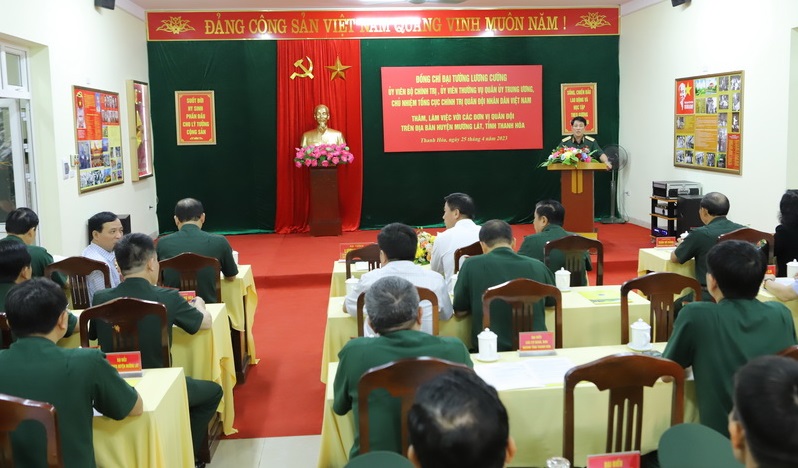 Toàn cảnh buổi làm việc.