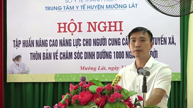 Đồng chí Lê Quốc Huấn, Phó Giám đốc Trung tâm Y tế huyện khai mạc lớp tập huấn