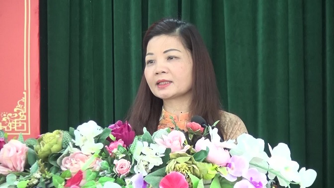Đồng chí Trần Thị Ngọc Diệp - Phó Hiệu trưởng Trường Chính trịnh tỉnh khai mạc Lớp Trung cấp LLCT tại huyện Mường Lát