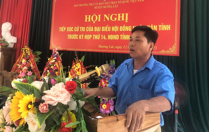 Cử tri kiến nghị tại buổi tiếp xúc