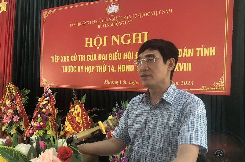 Đại biểu Nguyễn Ngọc Tiến - Ủy viên Ban Thường vụ, Trưởng ban Nội chính Tỉnh uỷ phát biểu tiếp thu ý kiến, kiến nghị của cử tri