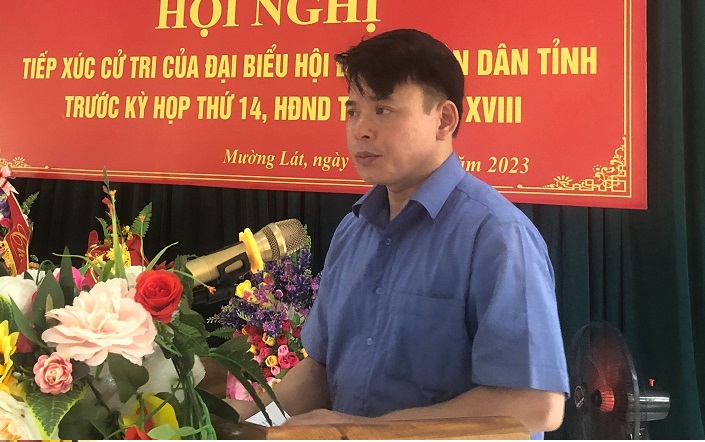 Đại biểu Hà Văn Ca – Tỉnh ủy viên, Bí thư Huyện ủy, Chủ tịch HĐND huyện báo cáo kết quả giải quyết ý kiến, kiến nghị của cử tri gửi đến kỳ họp thứ 11, HĐND tỉnh khóa XVIII