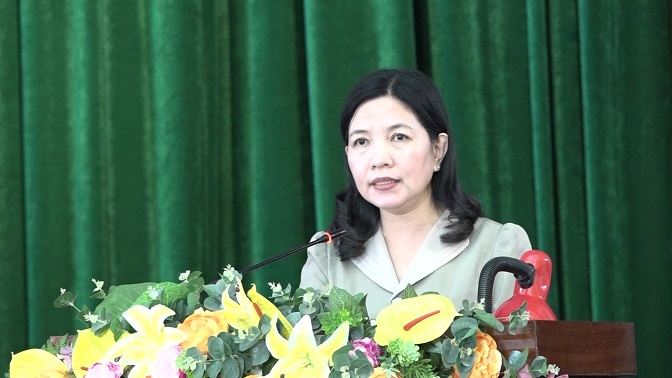 Đồng chí Trưởng Ban Dân vận Tỉnh ủy, Chủ tịch Ủy ban MTTQ tỉnh Phạm Thị Thanh Thủy phát biểu tại chương trình bàn giao.