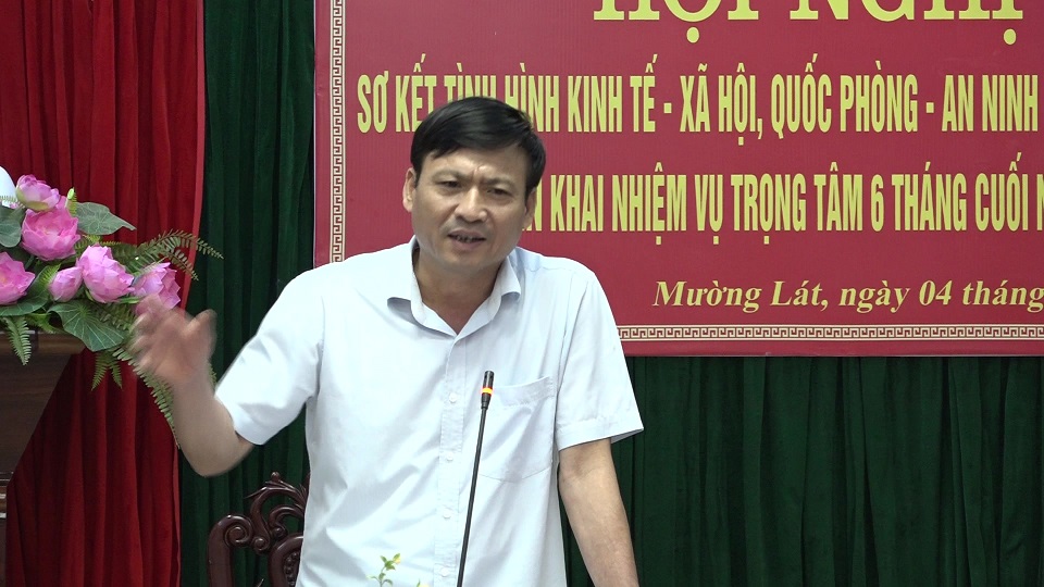 Đồng chí Nguyễn Văn Bình - PBT Huyện ủy, Chủ tịch UBND huyện, phát biểu kết luận Hội nghị