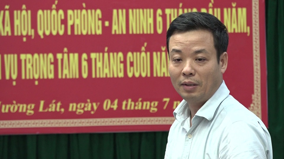 Đồng chí Mai Xuân Giang, Phó Chủ tịch UBND huyện phát biểu tại Hội nghị