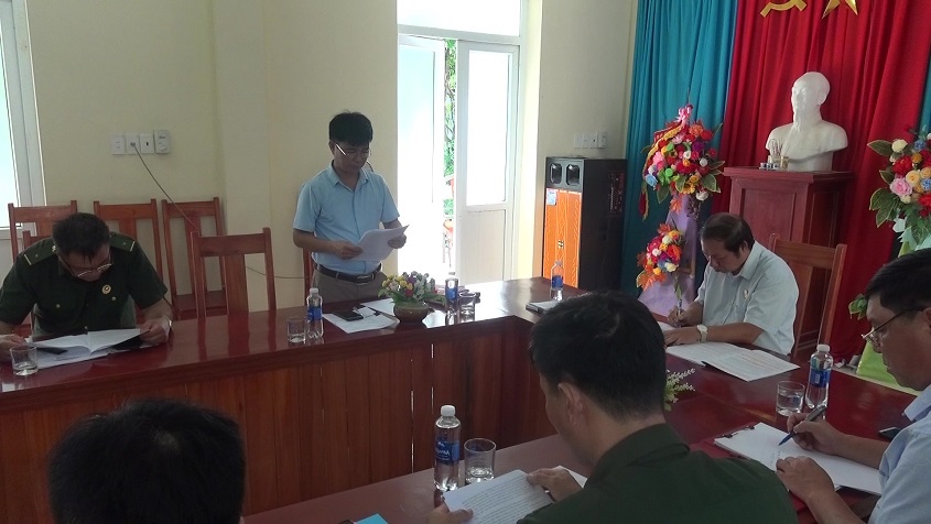 Đại diện Hội CCB huyện thông qua dự thảo báo cáo tổng kết 20 năm thực hiện Nghị quyết số 09-NQ/TW của Bộ Chính trị