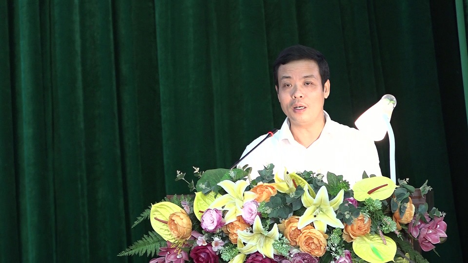 2 Đồng chí Mai Xuân Giang – HUV, Phó Chủ tịch UBND huyện thông qua báo cáo giữa kỳ thực hiện chương trình MTQG giảm nghèo bền vững giai đoạn 2021-2025 trên địa bàn huyện.