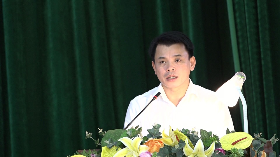 Đồng chí Hà Văn Ca, Tỉnh ủy viên, Bí thư Huyện ủy, Chủ tịch HĐND huyện, Trưởng ban Chỉ đạo Chương trình MTQG huyện phát biểu chỉ đạo tại Hội nghị