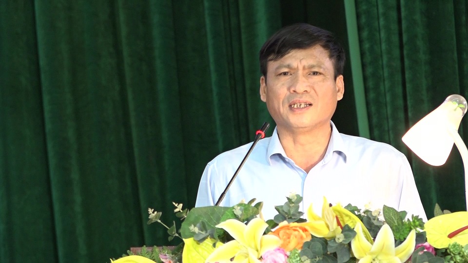 4 Đồng chí Nguyễn Văn Bình, Phó Bí thư Huyện ủy, Chủ tịch UBND huyện giải đáp những vướng mắc trong thực hiện các Chương trình MTQG giảm nghèo trên địa bàn.