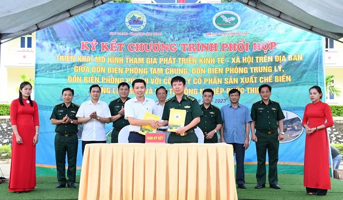 Công ty CP sản xuất chế biến nông lâm sản và vật tư nông nghiệp Phúc Thịnh ký kết chương trình phối hợp với đồn Biên phòng Pù Nhi.