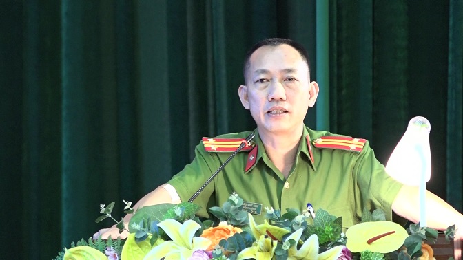 Đại diện Công an huyện triển khai Nghị định số 105/2021/NĐ-CP quy định chi tiết và hướng dẫn thi hành một số điều của Luật phòng, chống ma tuý.