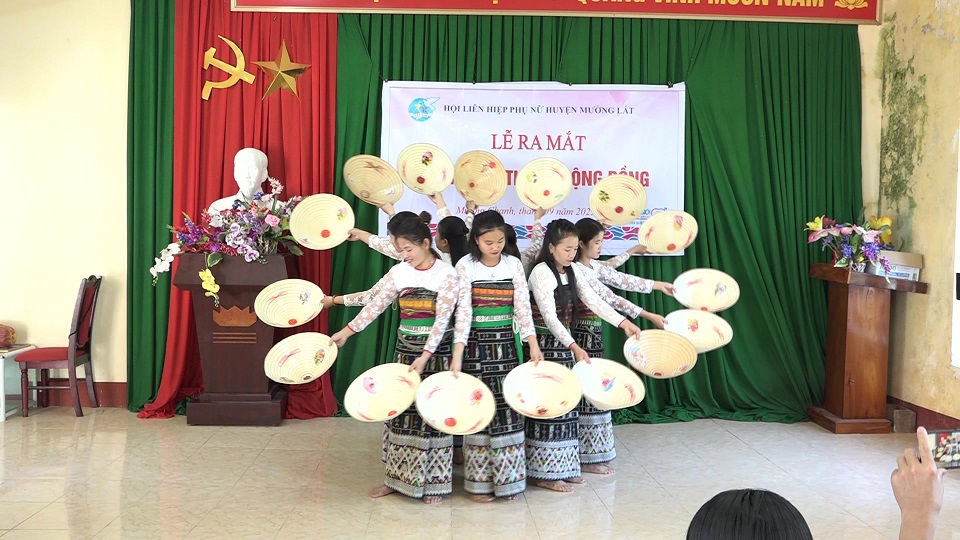Tiết mục Văn nghệ bản lách