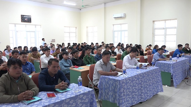 Các đại biểu và học viên tham dự buổi lễ khai giảng.
