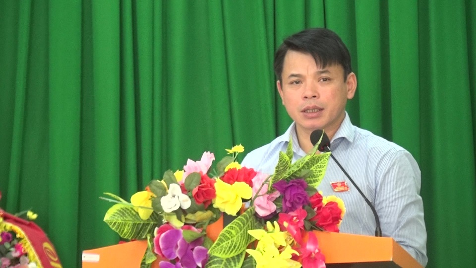 Ông Hà Văn Ca –TUV, Bí Thư huyện ủy, Chủ tịch HĐND huyện tiếp thu và giải trình một số nội dung thuộc thẩm quyền.