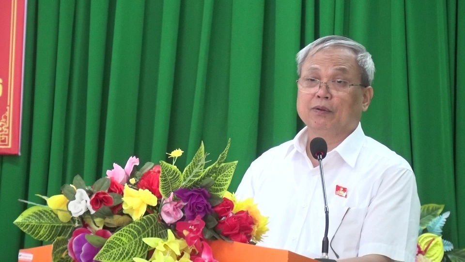Đại diện Tổ đại biểu HĐND huyện đã báo cáo kết quả giải quyết các kiến nghị của cử tri tại Kỳ họp trước. Thông báo tới cử tri Thị trấn Mường lát kết quả phát triển kinh tế - xã hội của huyện