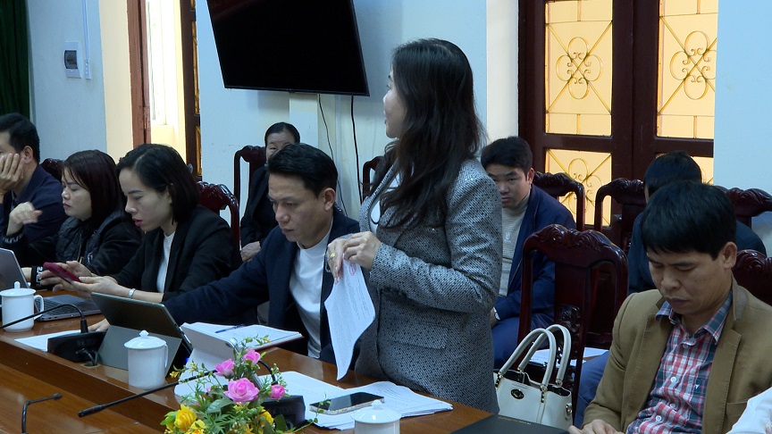 Lãnh đạo phòng Dân tộc thảo luận tại Hội nghị.