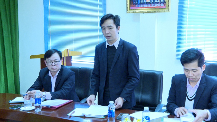 Các đại biểu phát biểu thảo luận tại hội nghị.