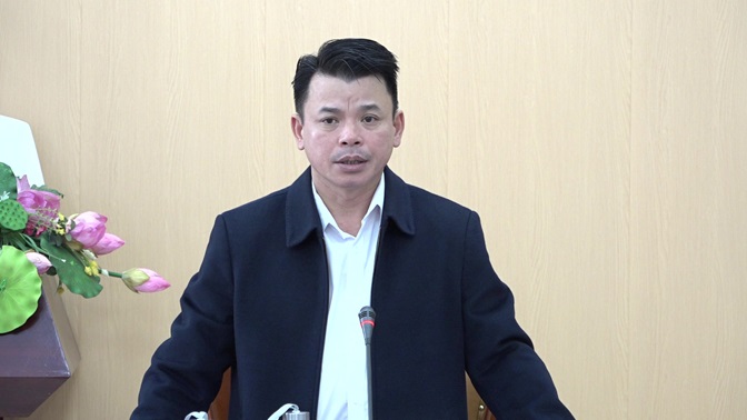 Đồng chí Hà Văn Ca, Tỉnh ủy viên, Bí thư HU, Chủ tịch HĐND huyện phát biểu kết luận hội nghị.
