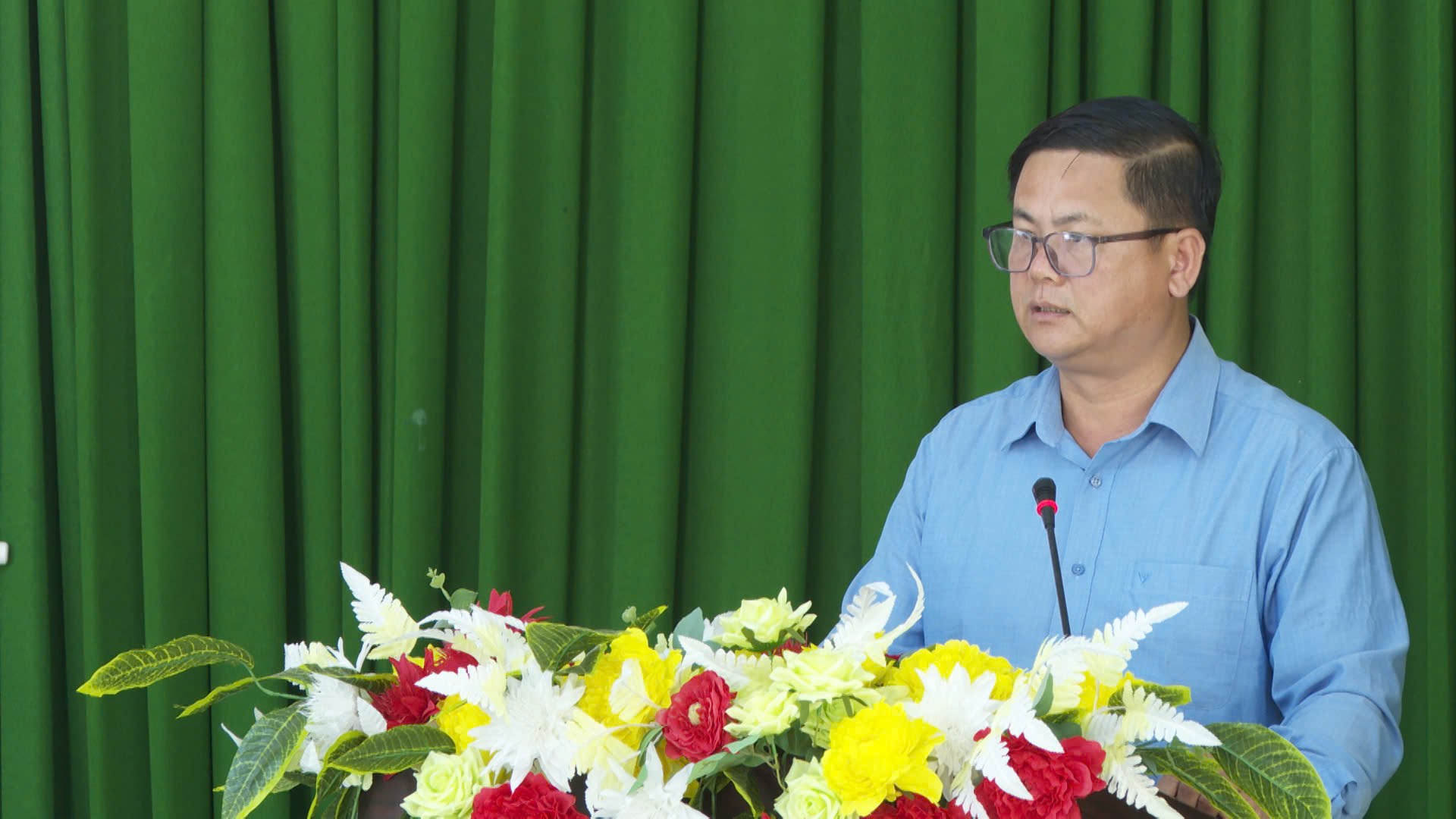 Ông Lò Hoài Niệm – Phó Chủ tịch UBND Thị trấn Mường Lát, tiếp thu và giải trình những vấn đề thuộc thẩm quyền.