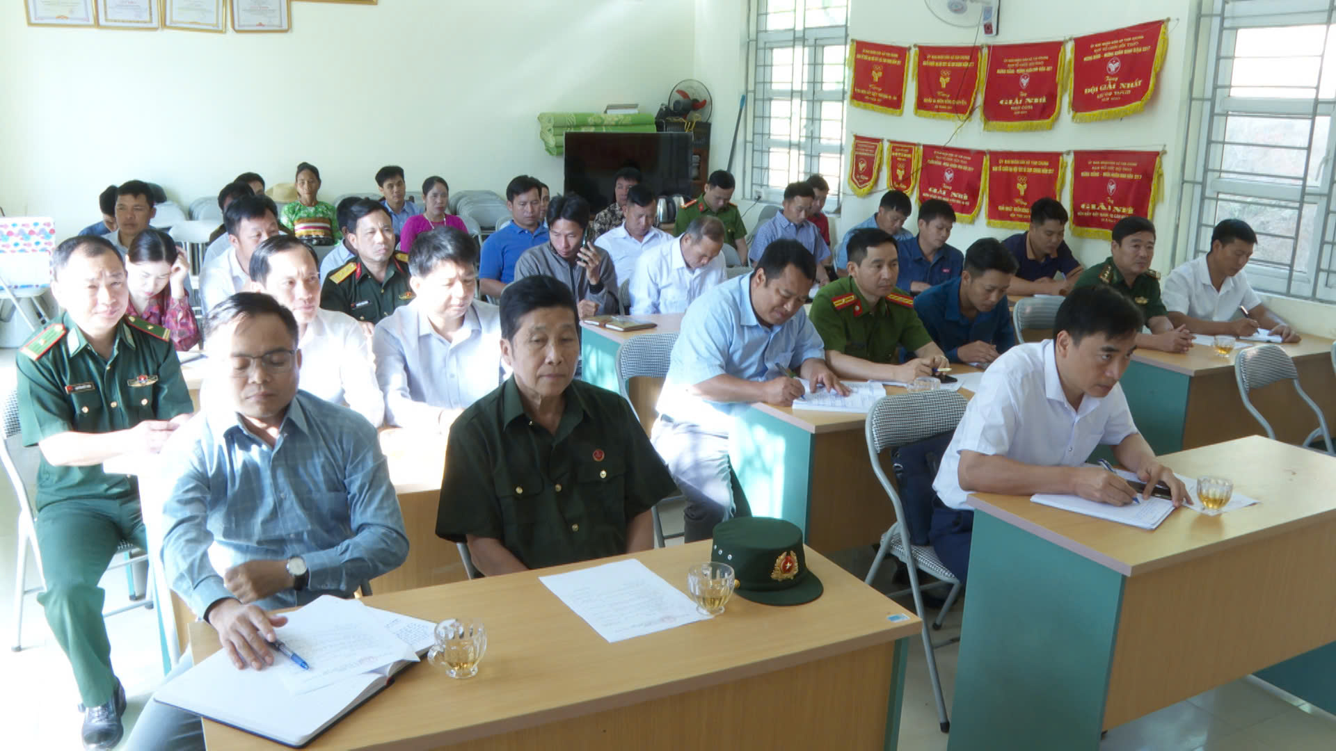 Cử tri xã Tam chung