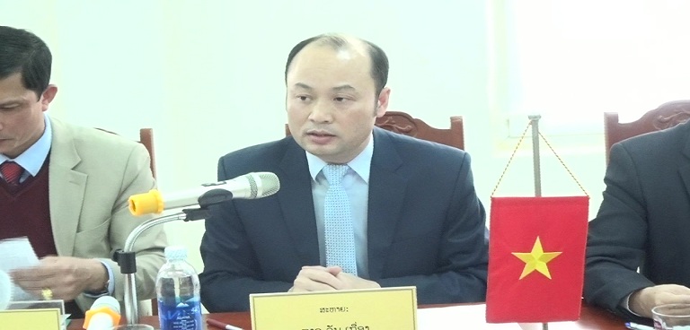 Đồng chí Cao Văn Cường - Phó Bí thư Huyện ủy, Chủ tịch UBND huyện thông báo tình hình phát triển kinh tế - xã hội, quốc phòng - an ninh giai đoạn 2016 - 2018 của huyện Mường Lát