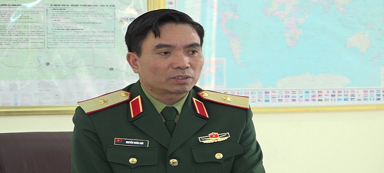 Thiếu tướng Nguyễn Doãn Anh, Tư lệnh Quân khu 4 phát biểu kết luận buổi làm việc với Ban Chỉ huy Quân sự huyện