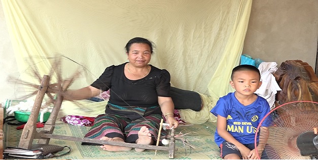 Người dân Khu tái định cư bản Na Chừa, xã Mường Chanh tiếp tục lao động sản xuất