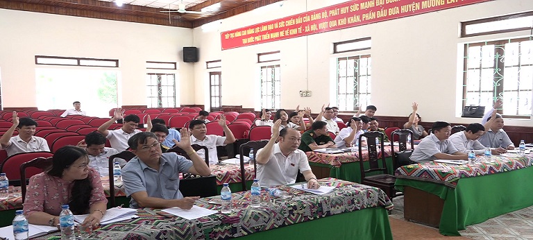 Các đại biểu tán thành việc chủ trương sát nhập đơn vị hành chính cấp xã