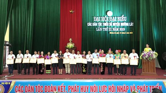Các tập thể, cá nhân tiêu biểu trong phát triển kinh tế - xã hội, quốc phòng - an ninh và xây dựng khối đại đoàn kết dân tộc giai đoạn 2014 – 2019 được nhận gấy khen của Ban Dân tộc tỉnh và Chủ tịch UBND huyện Mường Lát