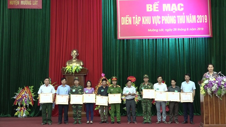 Các tập thể có thành tích xuất sắc trong diễn tập khu vực phòng thủ huyện Mường Lát năm 2019