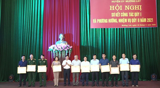 Các tập thể...