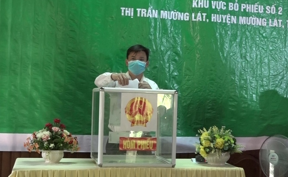 Đồng chí Hà Văn Ca, Tỉnh ủy viên, Bí thư Huyện ủy....