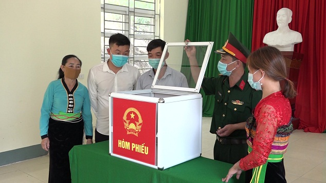 Hòm phiếu chính và hòm phiếu phụ cũng được chuẩn bị đầy đủ tại các điểm bỏ phiểu