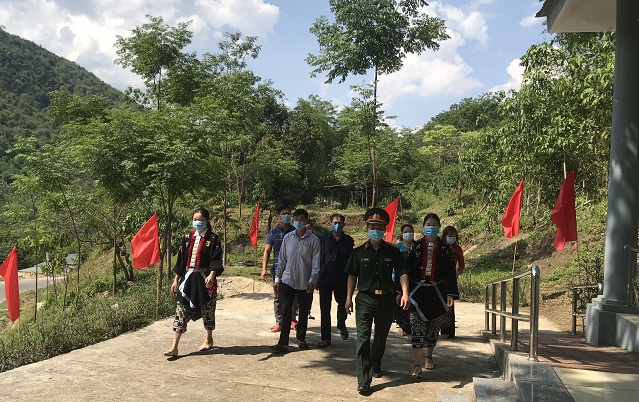 Cử tri huyện Mường Lát phấn khởi đi bỏ phiếu bầu đại biểu Quốc hội khóa XV và đại biểu HĐND các cấp, nhiệm kỳ 2021 - 2026