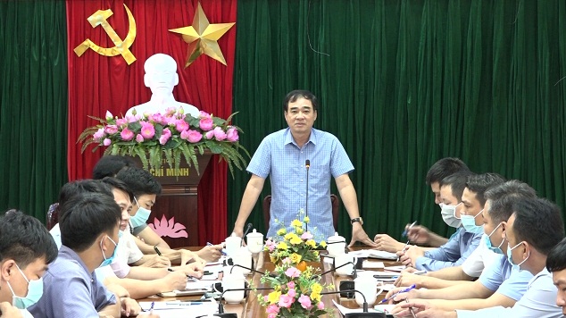 Đồng chí Hoàng Văn Dũng, Ủy viên BTV Huyện ủy, Phó Chủ tịch Thường trực UBND huyện, Trưởng ban chỉ đạo Phòng chống dịch bệnh động vật huyện phát biểu kết luận tại hội nghị