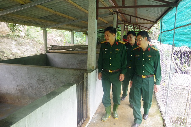 Đoàn công tác của Bộ Quốc phòng và Quân khu 4 kiểm tra hoạt động tại một số Đội sản xuất của Đoàn Kinh tế - Quốc phòng 5