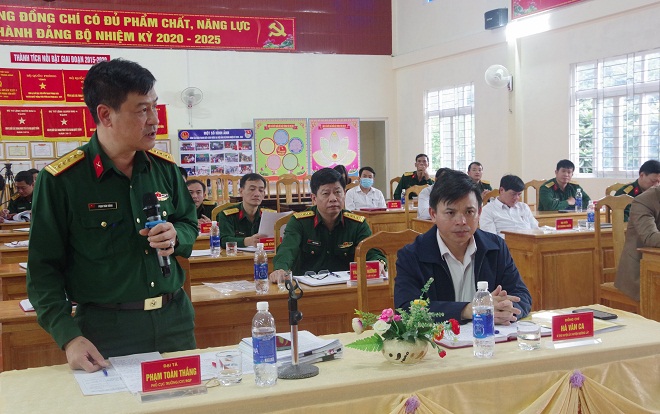 Đồng chí Đại tá Phạm Toàn Thắng, Phó Cục trưởng Cục Kinh tế thống nhất một số nội dung tại buổi làm việc.