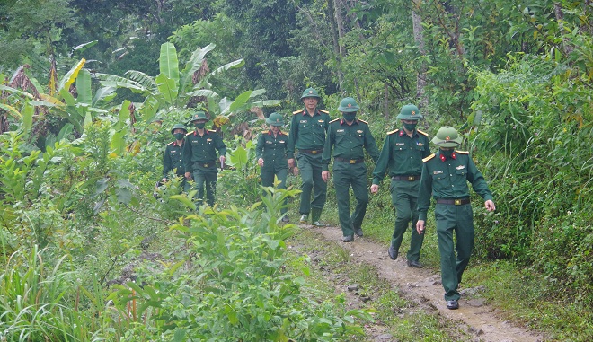 Đoàn công tác của Bộ Quốc phòng và Quân khu 4 khảo sát vị trí dự kiến đóng quân của các đội sản xuất mới tại khu kinh tế quốc phòng Mường Lát