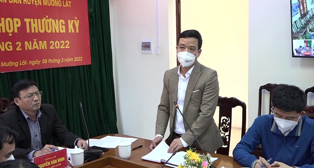 Đồng chí Mai Xuân Giang, Phó Chủ tịch UBND huyện phát biểu tại phiên họp