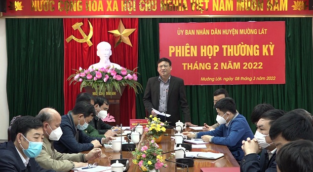 đồng chí Nguyễn Văn Bình, Phó Bí thư Huyện ủy, Chủ tịch UBND huyện phát biểu kết luận và giao nhiệm vụ tại phiên họp