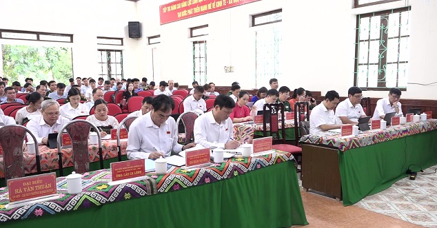 Các đại biểu tham gia kỳ họp