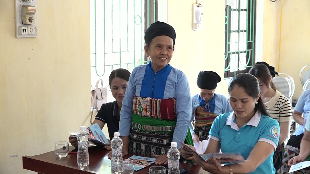 Các thành viên mô hình thẳn thắn trao đổi tại buổi sinh hoạt định kỳ của