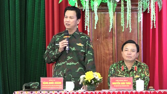 Đồng chí Đặng Quốc Khánh - Ủy viên Ban chấp hành Trung ương Đảng, Bí thư Tỉnh ủy, Trưởng đoàn ĐBQH tỉnh Hà Giang - Lớp Trưởng Lớp Bồi dưỡng kiến thức Quốc phòng An ninh Khóa 87 trao đổi, thảo luận tại buổi Tọa đàm