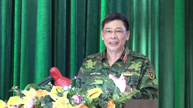 Thượng tướng Trần Việt Khoa - Ủy viên Ban chấp hành Trung ương Đảng, Ủy viên Quân ủy Trung ương, Giám đốc Học viện Quốc phòng phát biểu kết luận buổi Tọa đàm