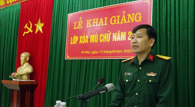 Thượng tá Mai Văn Tài, Chính uỷ Đoàn KT-QP 5 phát biểu giao nhiệm vụ tại buổi lễ Khai giảng