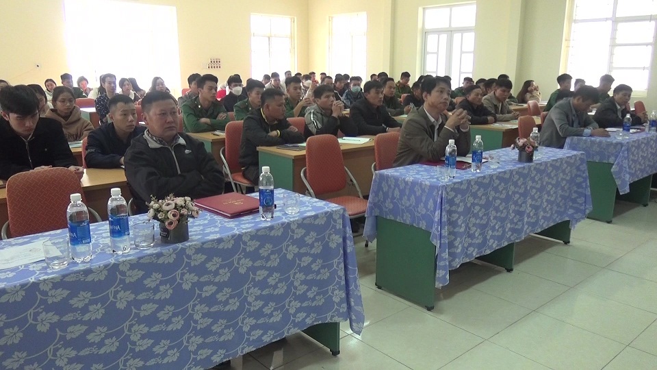 Các đồng chí đại biểu và học viên tham dự Khai mạc lớp bồi dưỡng nhận thức về Đảng.